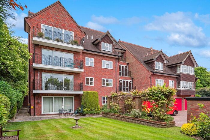 2 Bedroom Flat For Sale In Chorleywood Close, Rickmansworth, WD3
