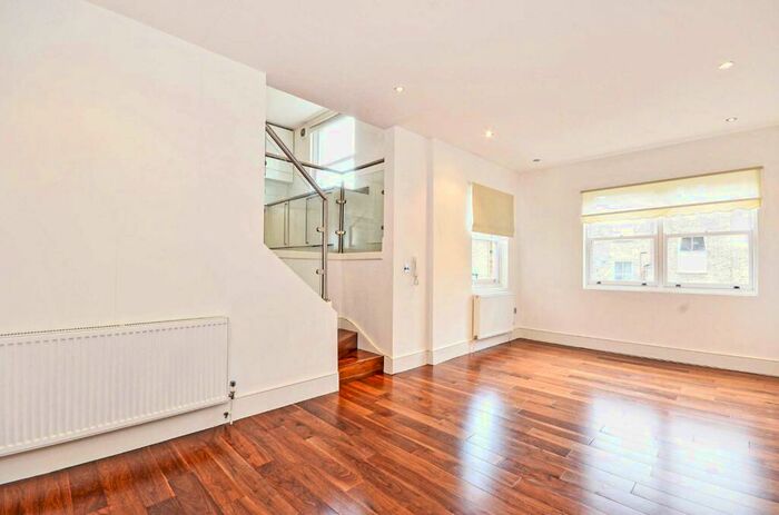 2 Bedroom Duplex To Rent In Finsbury Park Road, Finsbury Park, London, N4