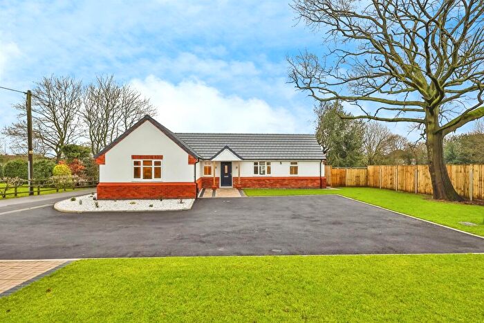 2 Bedroom Detached Bungalow For Sale In Roberts Lane, Hucknall, Nottingham, NG15