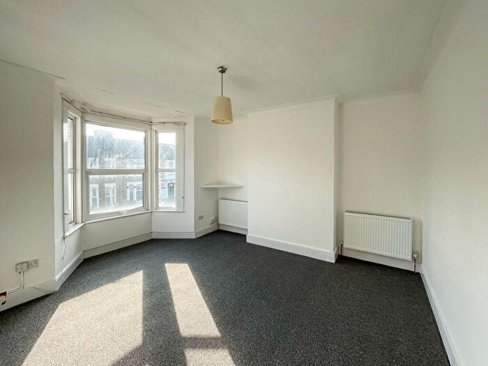 2 Bedroom Flat To Rent In Leytonstone, Leytonstone, London, E11