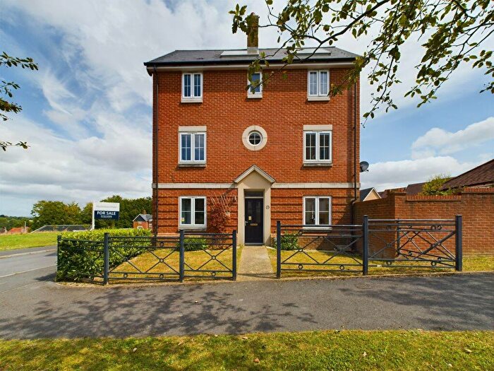 3 Bedroom Detached House For Sale In The Crescent, Salisbury, SP2