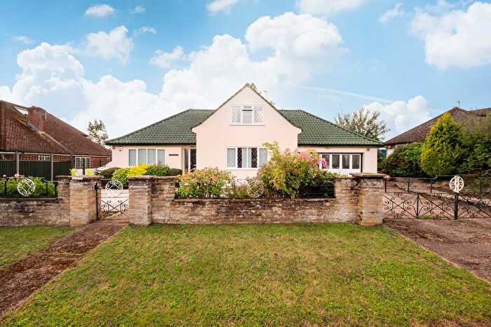 3 Bedroom Detached House For Sale In Jacobs Well, Guildford, Surrey, GU4