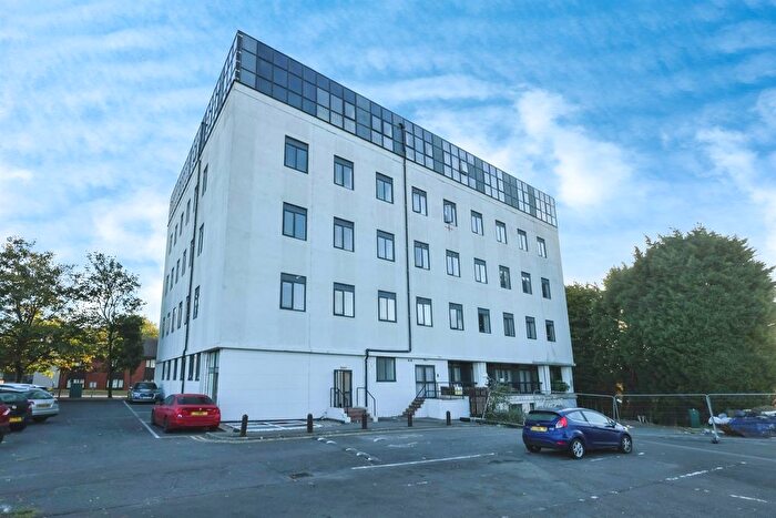 1 Bedroom Flat For Sale In Dudley Road, Brierley Hill, DY5