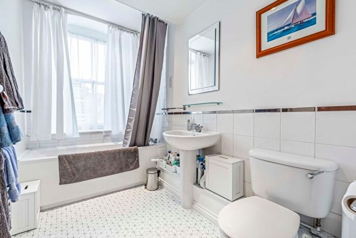 1 Bedroom Flat To Rent In Hayward's Place, London, EC1R