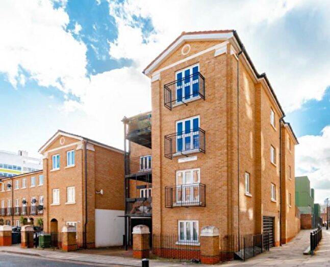 2 Bedroom Flat For Sale In Masters Street, London, E1