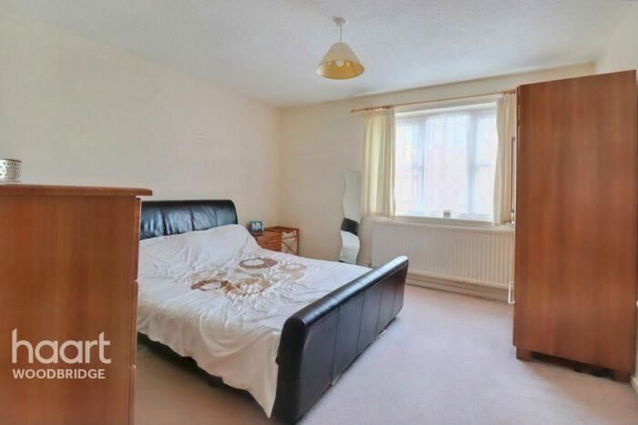 3 Bedroom Semi-Detached Bungalow For Sale In Easton Road, Woodbridge, IP12