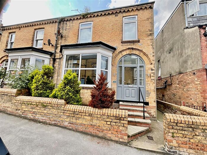 3 Bedroom Semi-Detached House For Sale In Langdale Road, Scarborough, YO12