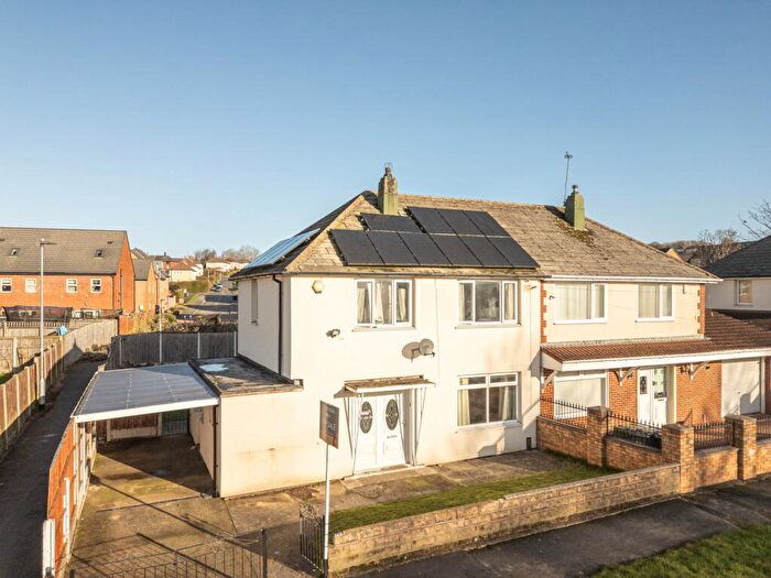 3 Bedroom Semi-Detached House For Sale In North Parkway, Leeds, LS14
