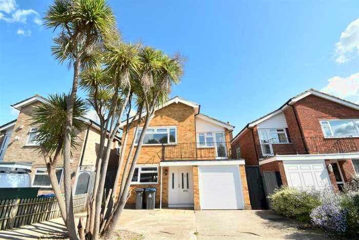 4 Bedroom House To Rent In Mandeville Drive, Surbiton, KT6