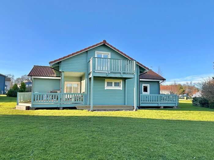 4 Bedroom Detached House For Sale In Fairway Lakes, Caldecott Hall, Fritton, NR31
