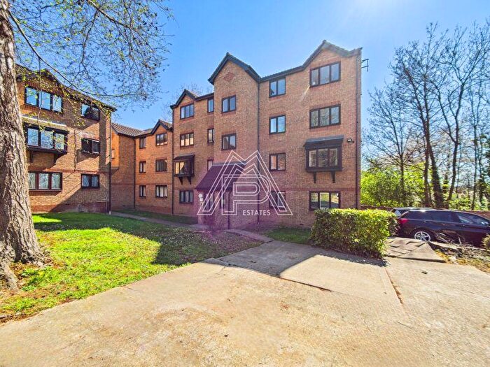 1 Bedroom Flat To Rent In Bradfield Court, Linnet Way, Purfleet-On-Thames, RM19
