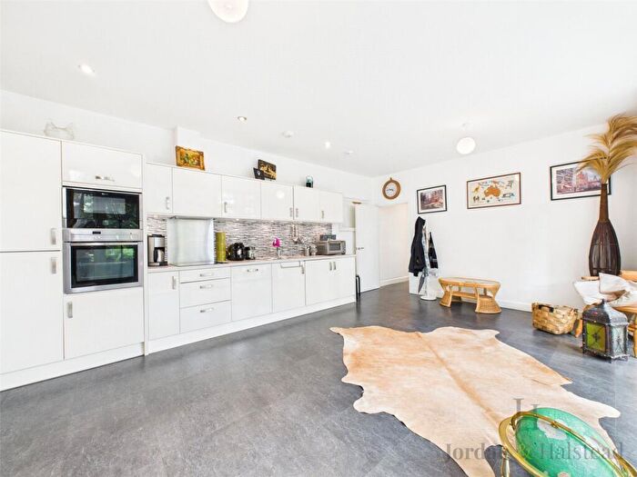 2 Bedroom Apartment For Sale In George Street, Chester, Cheshire, CH1