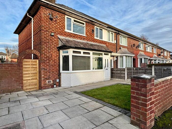 3 Bedroom End Of Terrace House For Sale In Shayfield Drive, Wythenshawe, Manchester, M22