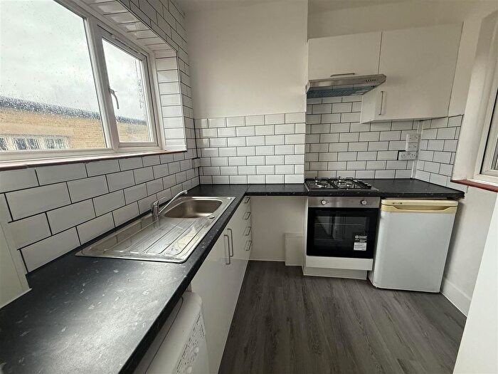 1 Bedroom Flat To Rent In Mitcham Road, Tooting, SW17