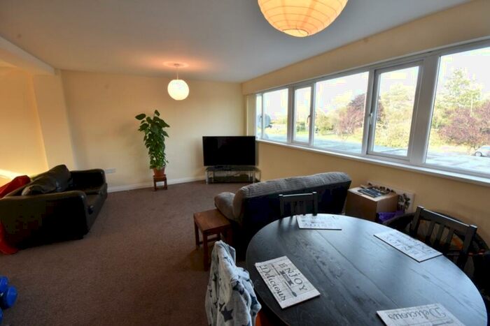 3 Bedroom Apartment To Rent In Broadway, Darras Hall, NE20