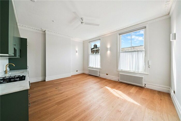 2 Bedroom Flat For Sale In North End Road, London, SW6