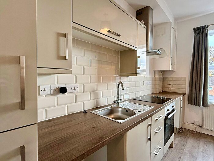 1 Bedroom Flat To Rent In Cheddon Road, Taunton, TA2