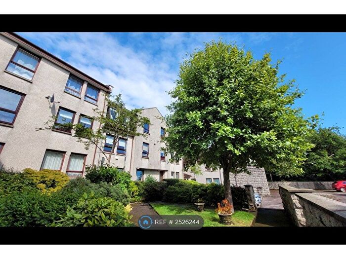3 Bedroom Flat To Rent In Craigie Loanings, Aberdeen, AB25