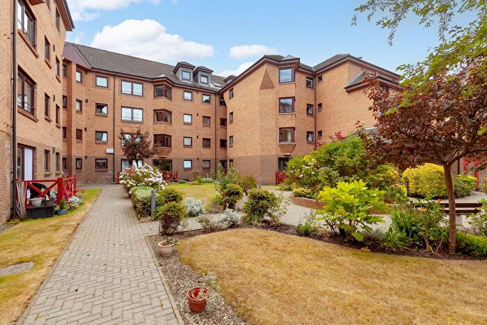 3 Bedroom Flat For Sale In / Carlyle Court, Comely Bank Road, Edinburgh, EH4