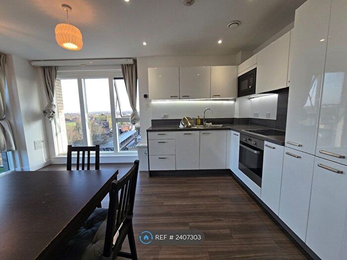 2 Bedroom Flat To Rent In Adenmore Road, London, SE6