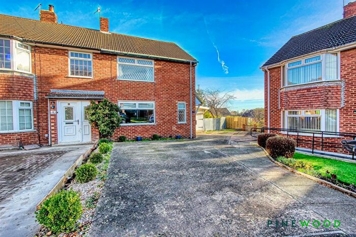 2 Bedroom Semi Detached House For Sale In Kingswood Close, Chesterfield, Derbyshire, S41