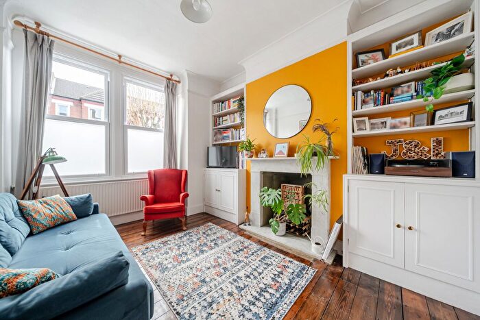 2 Bedroom Maisonette For Sale In Glasford Street, Tooting, London, SW17