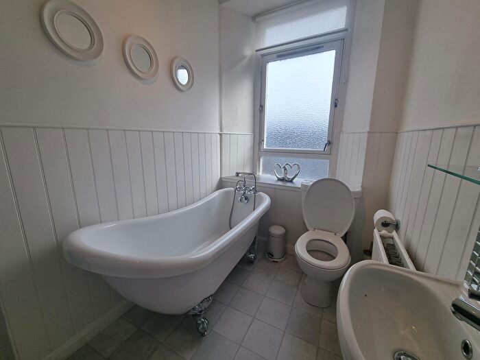 2 Bedroom Flat To Rent In Perth Road, Dundee, DD1