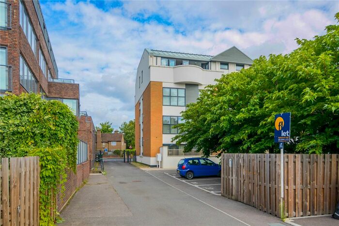 1 Bedroom Flat To Rent In Lower Richmond Road, Richmond, TW9