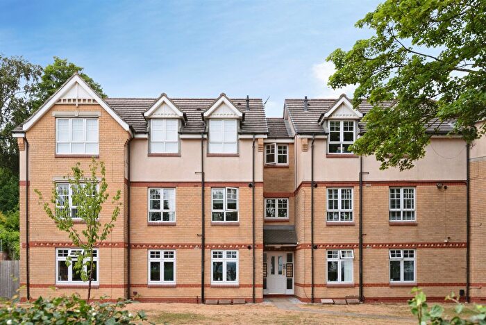 3 Bedroom Flat For Sale In St. Marys Close, Hessle, HU13