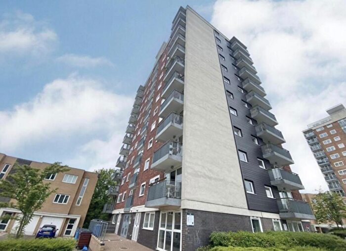 2 Bedroom Apartment For Sale In Lakeside Rise, Manchester, M9