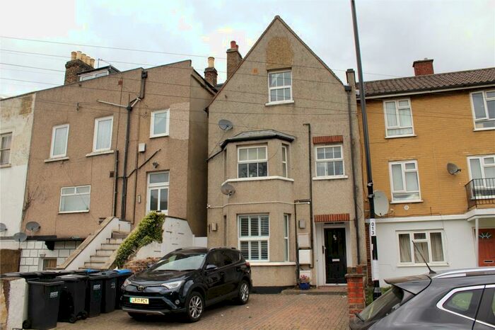 2 Bedroom Apartment To Rent In Albert Road, South Norwood, London, SE25