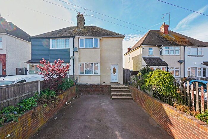 3 Bedroom Semi-Detached House For Sale In Pump Lane, Rainham, ME8