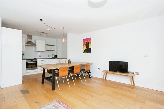 1 Bedroom Flat For Sale In Glengall Road, London, SE15