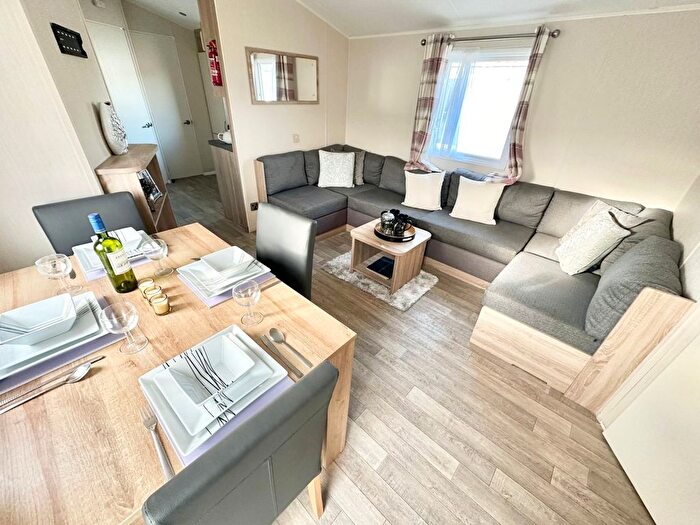 4 Bedroom Mobile/park Home For Sale In Carlton, Saxmundham, IP17