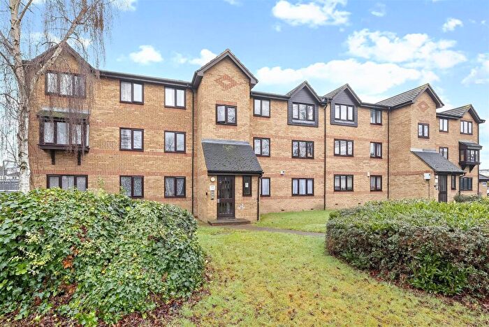 2 Bedroom Flat For Sale In Greenslade Road, Barking, IG11