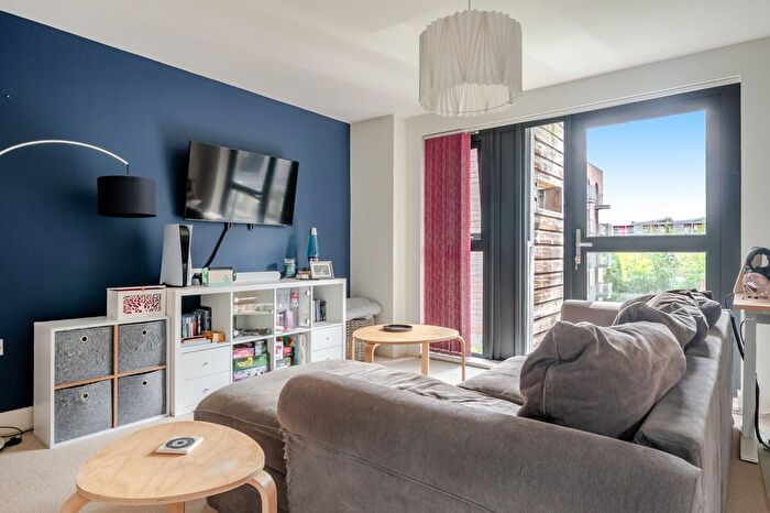 2 Bedroom Flat For Sale In Gas Ferry Road, Bristol, BS1