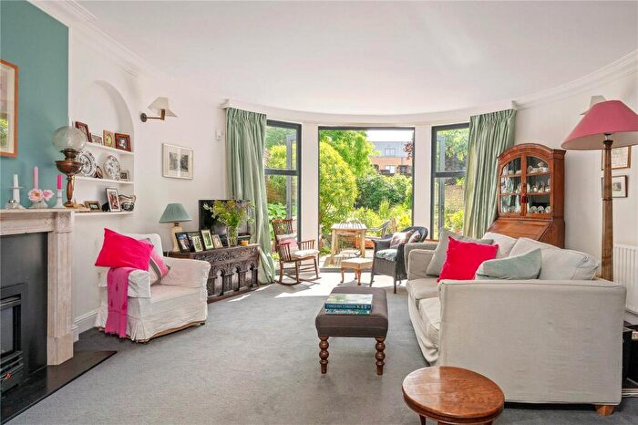 4 Bedroom House For Sale In Highbury Place, London, N5