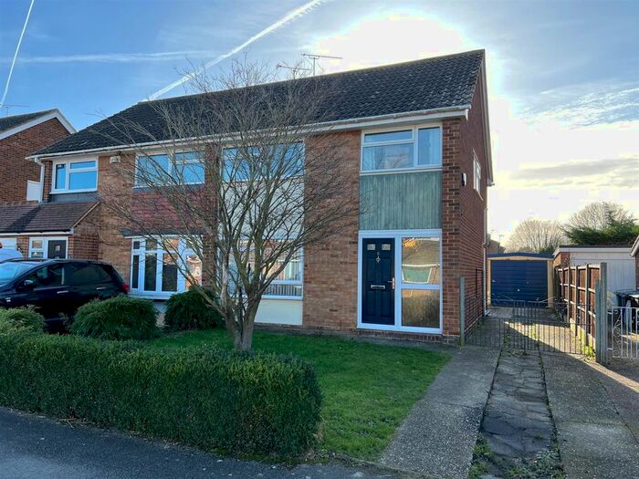 3 Bedroom Semi-Detached House To Rent In Roper Road, Teynham, Sittingbourne, ME9