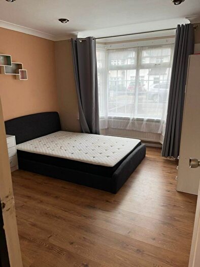 1 Bedroom Flat To Rent In Drew Gardens, Greenford, UB6