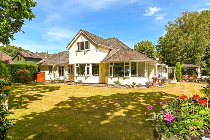 4 Bedroom Detached House For Sale In Meadow Road, New Milton, Hampshire, BH25