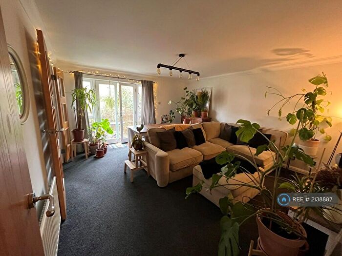 2 Bedroom Flat To Rent In Green Lanes, London, N4