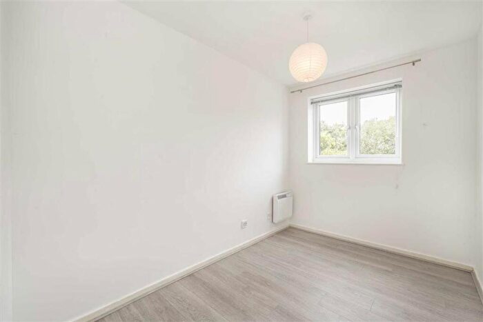2 Bedroom Flat For Sale In Campbell Gordon Way, Cricklewood, NW2