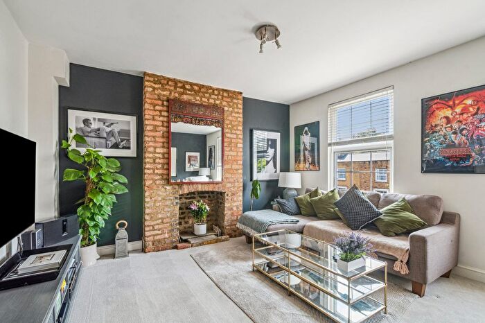 2 Bedroom Flat To Rent In Castelnau, Barnes, SW13