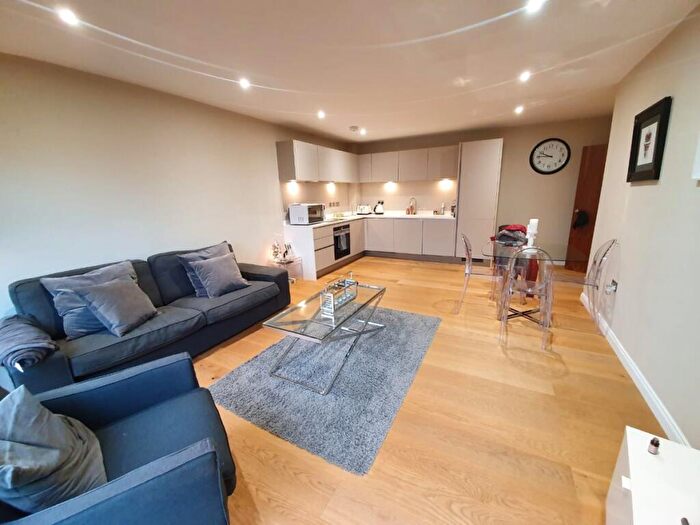 2 Bedroom Flat To Rent In East Barnet Road, New Barnet, EN4