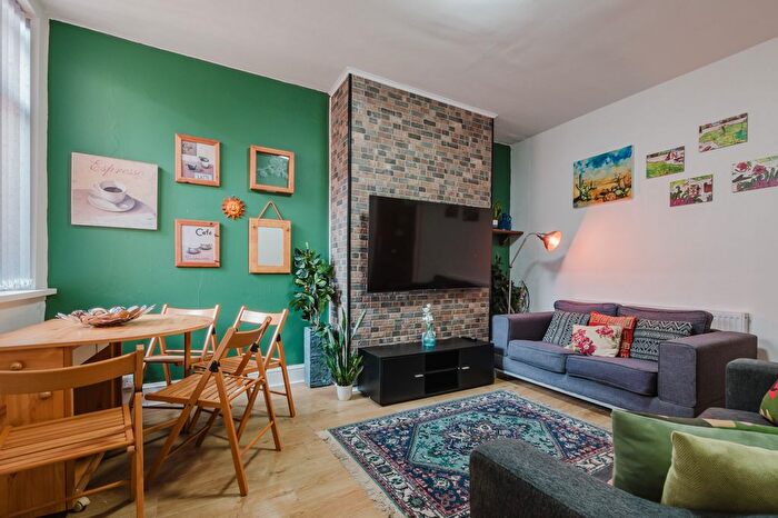 4 Bedroom Terraced House To Rent In Heald Place, M14