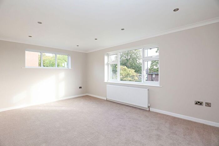 2 Bedroom Flat To Rent In Crimicar Lane, Sheffield, S10