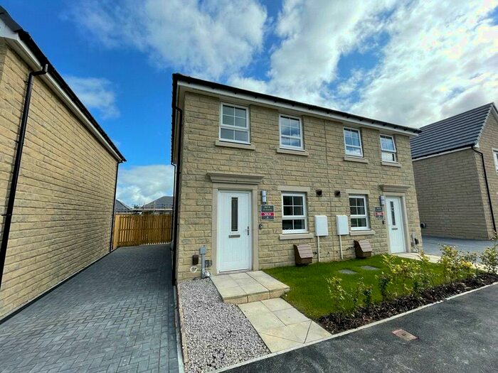 2 Bedroom Semi-Detached House To Rent In Westminster Drive, Clayton, Bradford, BD14
