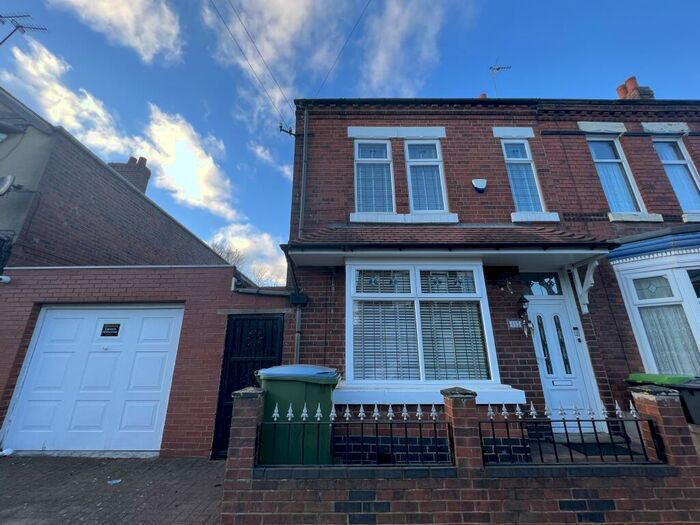 4 Bedroom House To Rent In Titford Road, Oldbury, B69