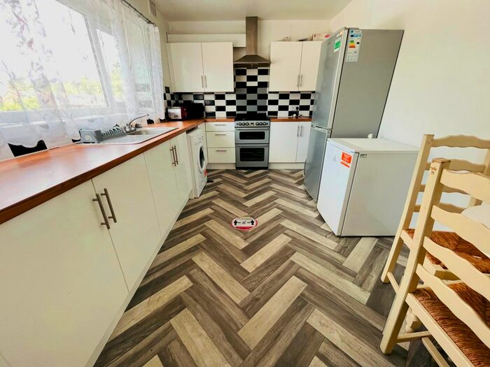 3 Bedroom Flat To Rent In Beake Avenue, Coventry, CV6