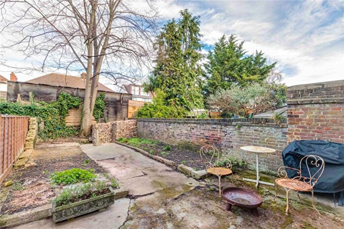 2 Bedroom Apartment To Rent In Clifford Gardens, Kensal Rise, London, NW10